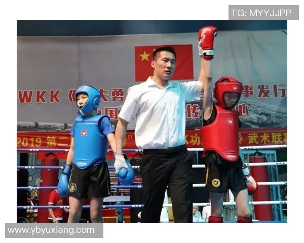 足球明星在绿茵场上挥洒汗水的精彩瞬间与技艺展示