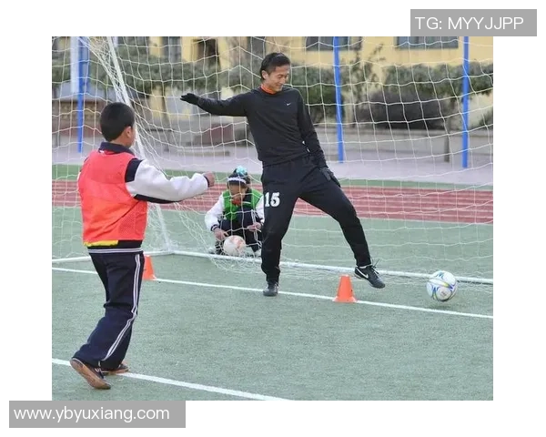 足球明星训练时的穿戴装备揭秘与技巧分享视频